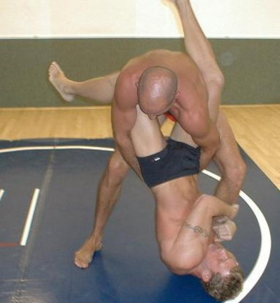 Roger Bennett vs. Bass Berlin