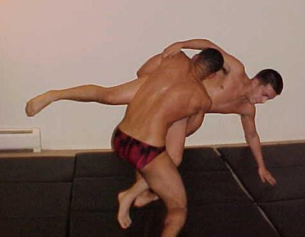 Enrique Tallos vs. Tino Bravado