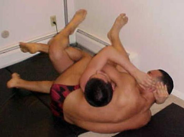 Enrique Tallos vs. Tino Bravado