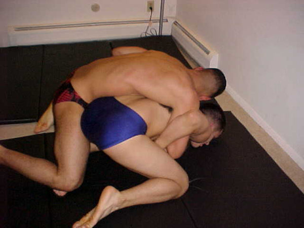 Enrique Tallos vs. Tino Bravado